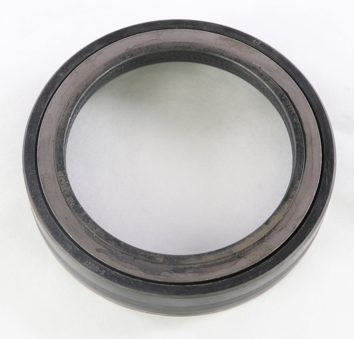 DANA SPICER ­-­ 128992 ­-­ OIL SEAL