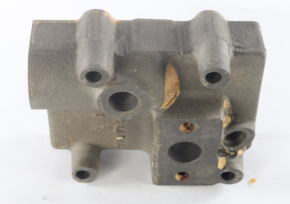 VOLVO ­-­ 11036748-9 ­-­ BLOCK