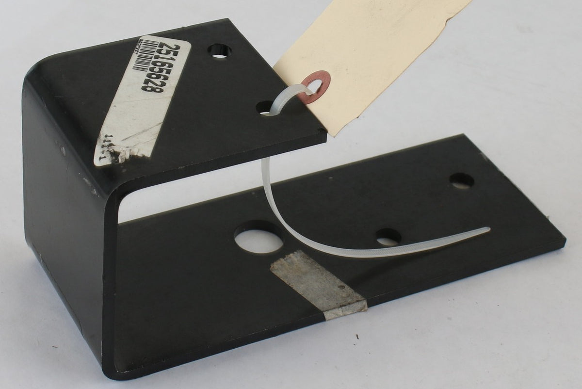 MACK ­-­ 25165628 ­-­ BRACKET