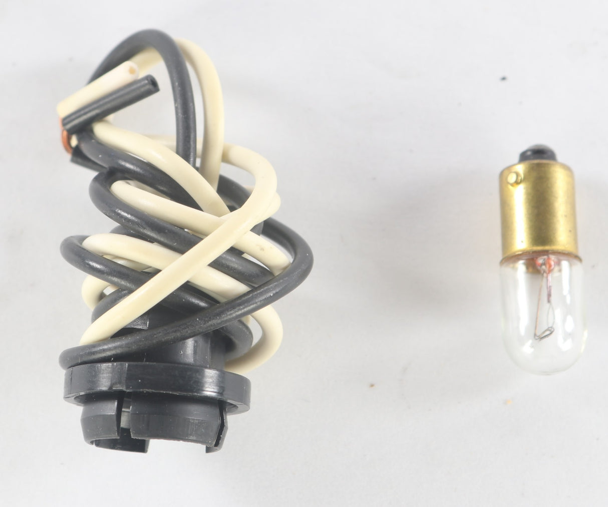 CENTROMOTION-MAXIMATECC-STEWART WARNER / HOBBS DIV ­-­ 366SX24 ­-­ LIGHT KIT 24VDC