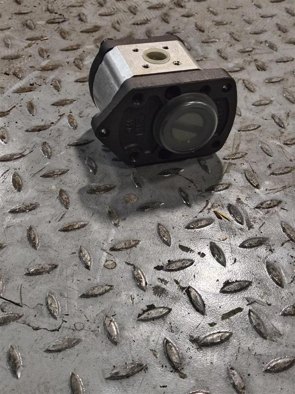 MANITOWOC GROVE ­-­ 03041491 ­-­ PUMP