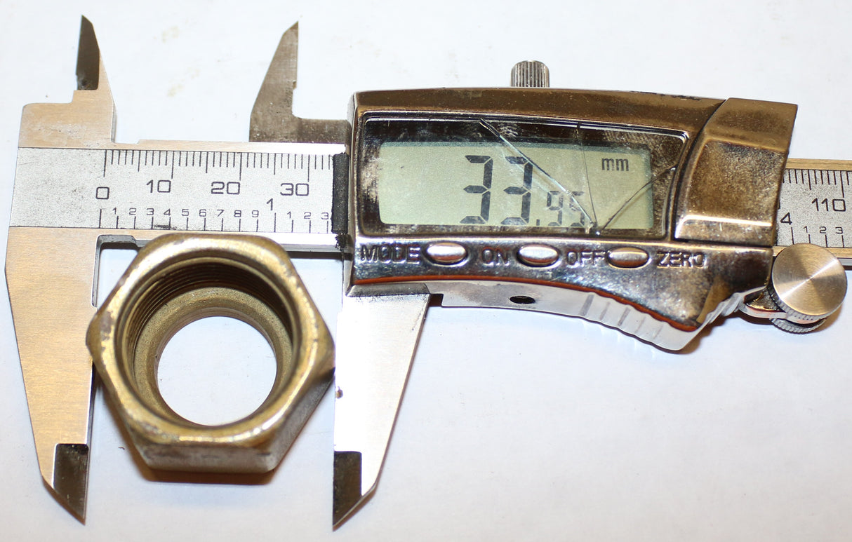 MANITOWOC GROVE ­-­ A-00377-20 ­-­ NUT/17G M24X15