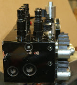 MANITOWOC GROVE ­-­ 810199250 ­-­ VALVE ASSY BOOM RAISE CONTROL
