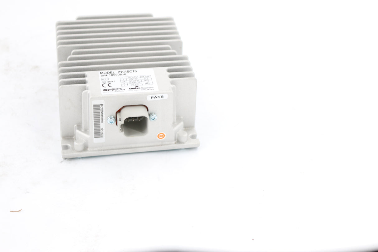 SURE POWER INDUSTRIES  ­-­ 52122 ­-­ CONVERTER 25AMP 24V>12V