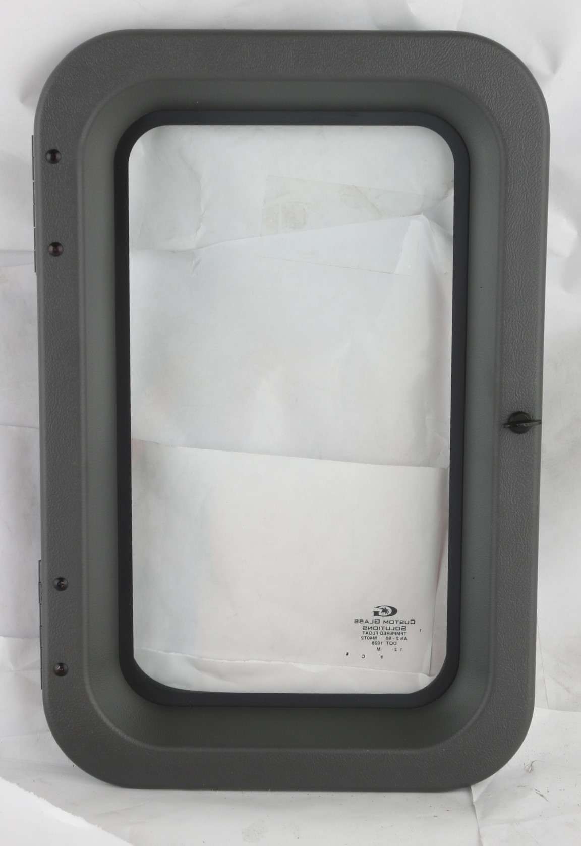 MACK ­-­ 3200-32C20226730C ­-­ LITTLE SLEEPER CAB WINDOW