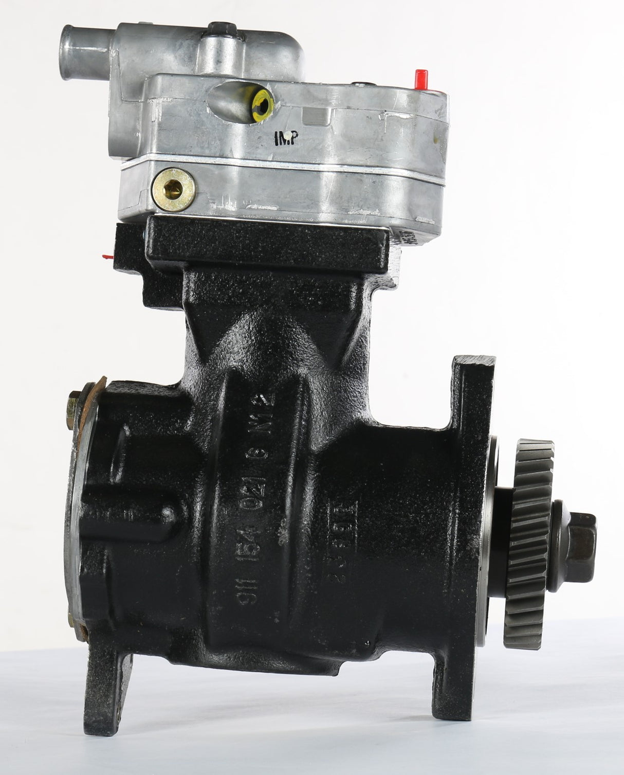 CUMMINS ­-­ 4946298 ­-­ AIR COMPRESSOR