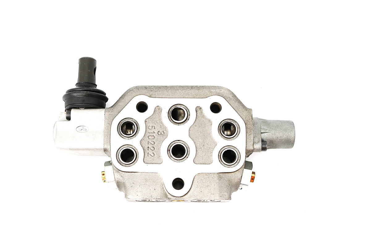 BOBCAT ­-­ 6679728 ­-­ VALVE  SECTION