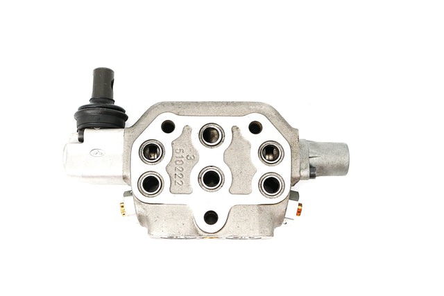 BOBCAT ­-­ 6679728 ­-­ VALVE  SECTION