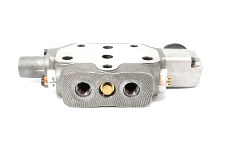 BOBCAT ­-­ 6679728 ­-­ VALVE  SECTION