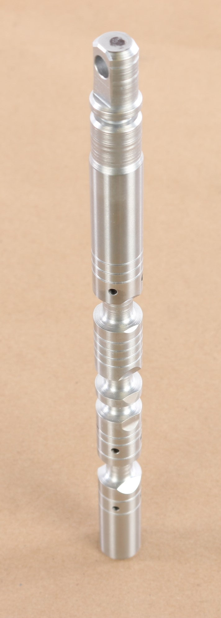 BOBCAT ­-­ 7222718 ­-­ SPOOL LIFT - BLACK DOT ON END