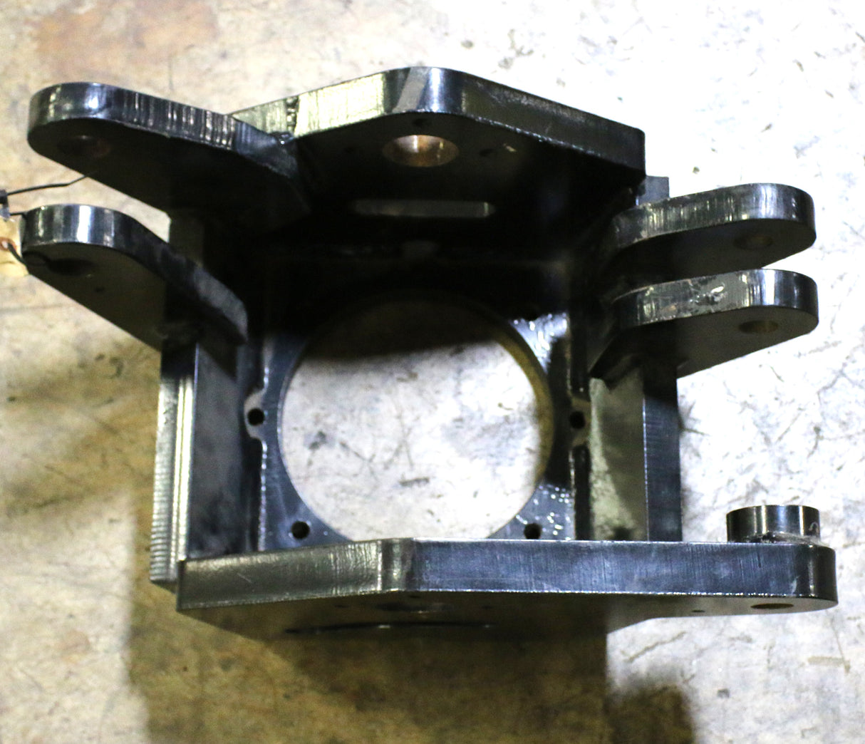 JLG ­-­ 4130388 ­-­ SPINDLERH 2WD TOW PACKAGE