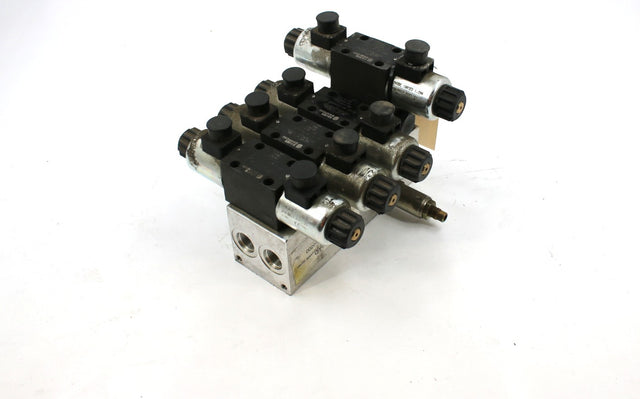 CMI ROADBUILDING ­-­ 002017033000 ­-­ VALVE MANIFOLD 24 VOLT POWER