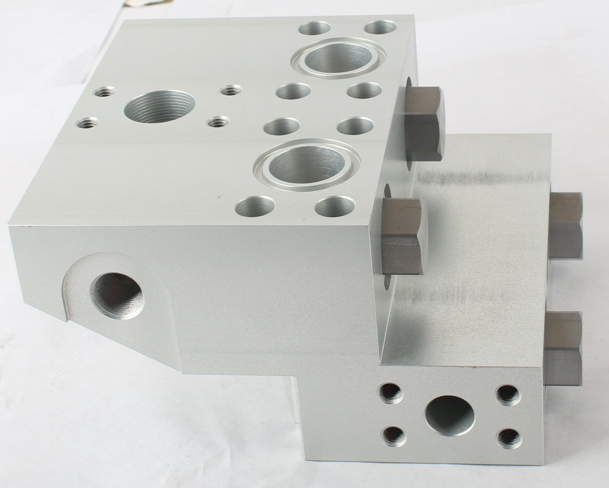 VOLVO ­-­ 17431426 ­-­ HYDRAULIC VALVE