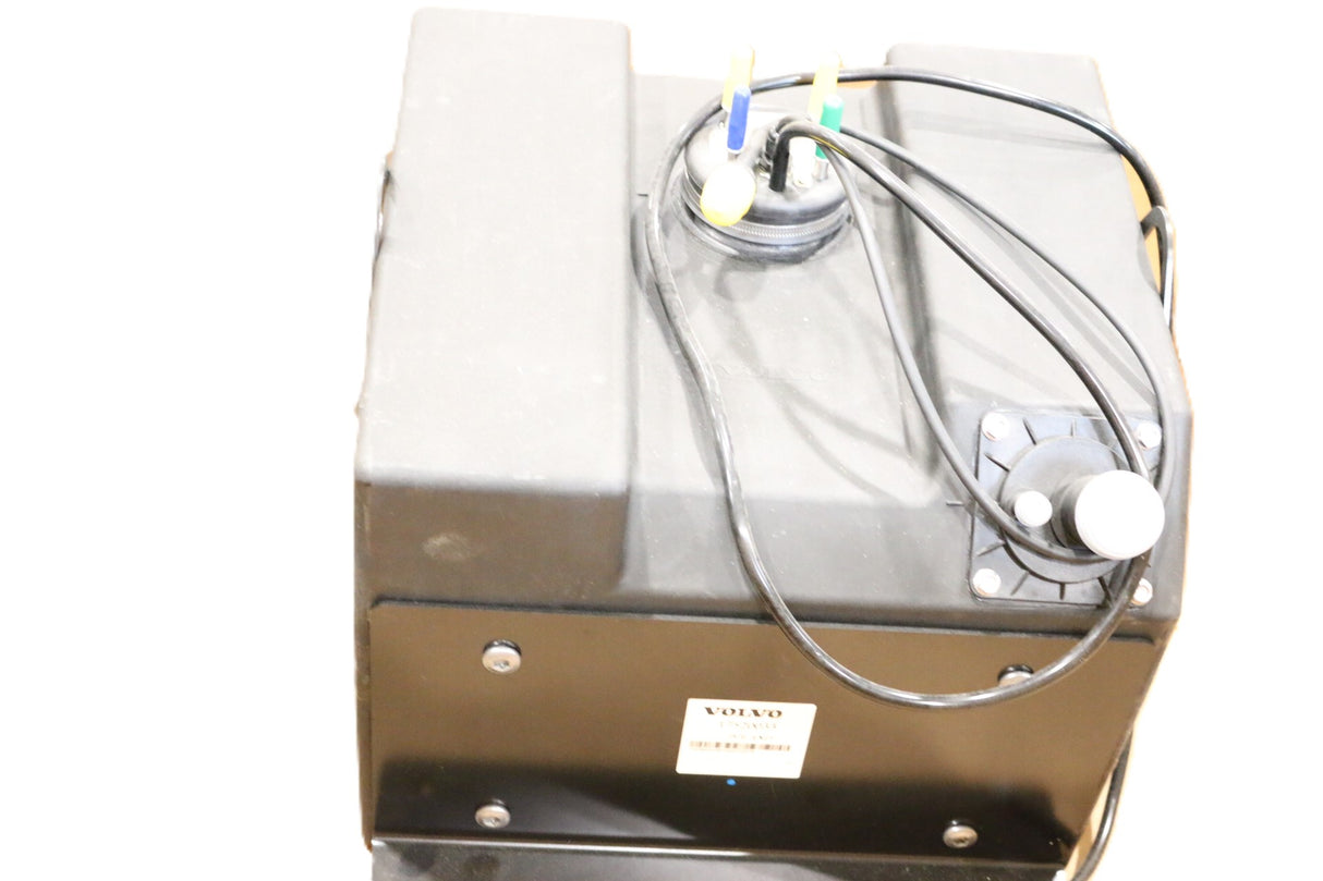 VOLVO ­-­ 17520033 ­-­ FUEL AND DEF TANK