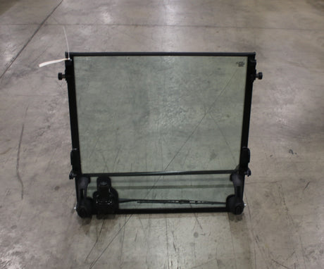 VOLVO ­-­ 15706736 ­-­ CAB WINDOW
