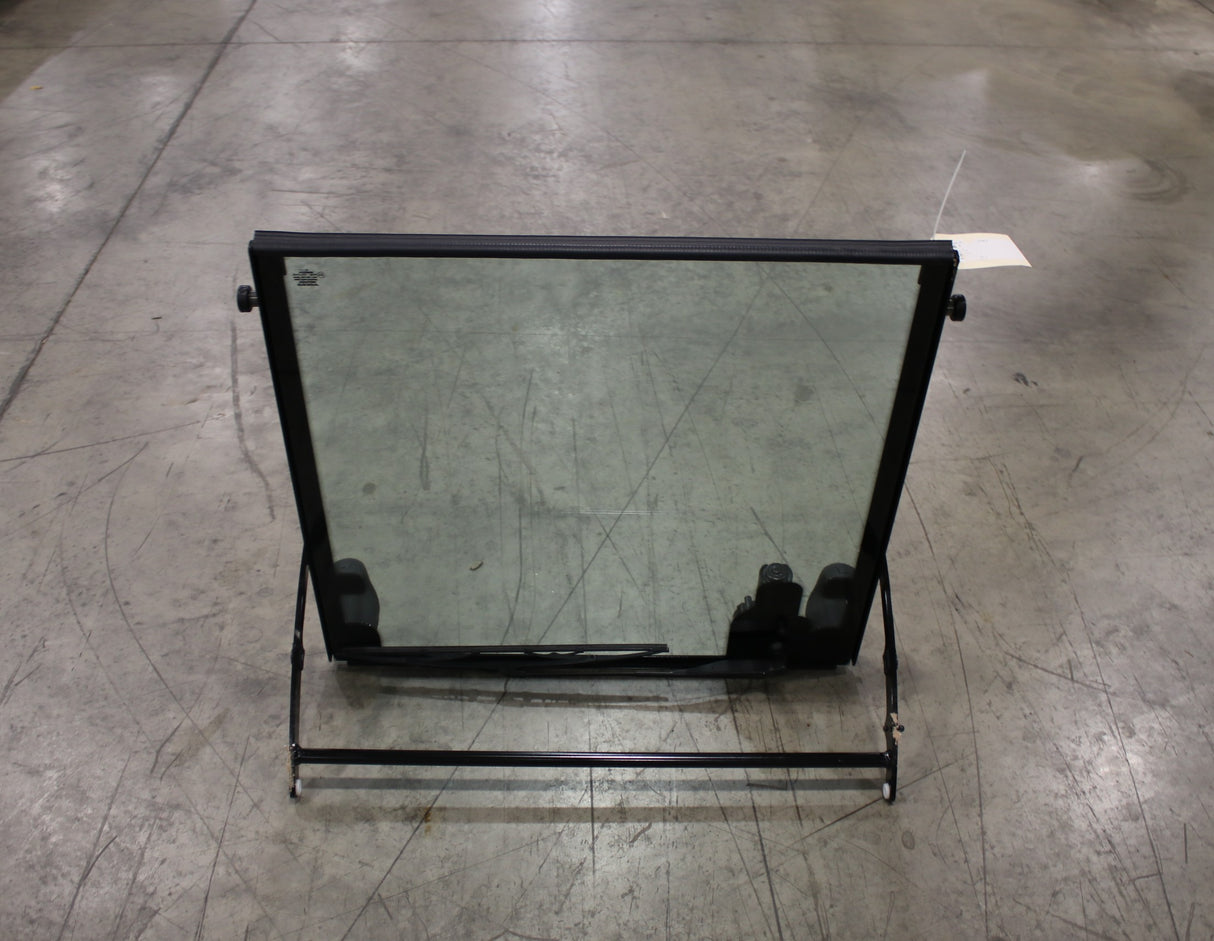 VOLVO ­-­ 15706736 ­-­ CAB WINDOW