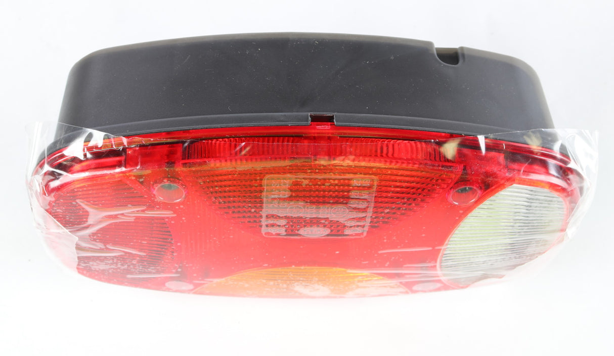 VOLVO ­-­ 15240396 ­-­ LAMP: COMBINATION STOP/TURN/TAIL/BACKUP RH