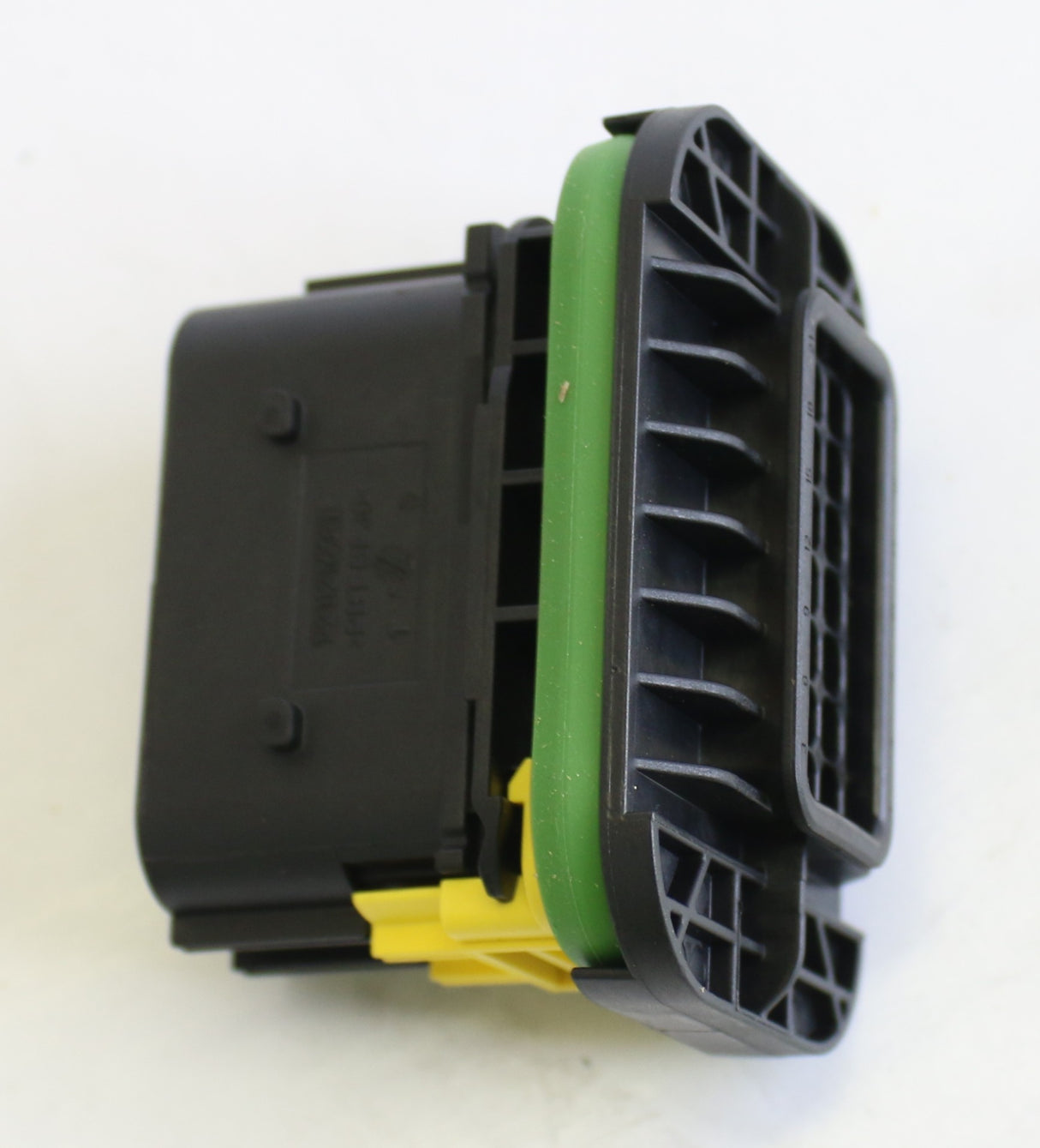 VOLVO ­-­ 994469 ­-­ HOUSING