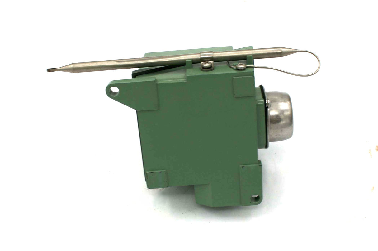 ATLAS COPCO ­-­ 1318504056 ­-­ THERMOSTAT-AMBIENT SENSING 125|250|480V 22A NEMA4