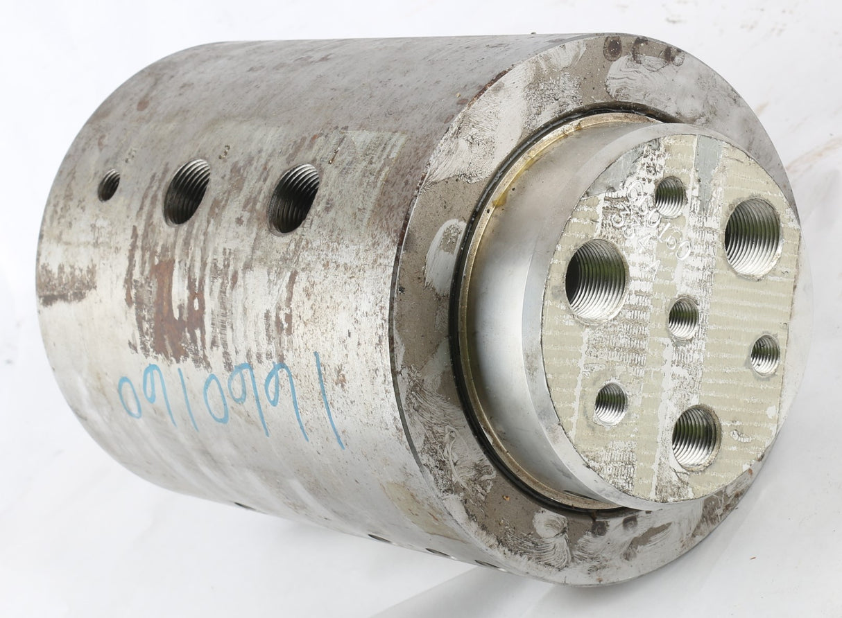 JLG ­-­ 1660160 ­-­ COUPLING ROTARY OIL