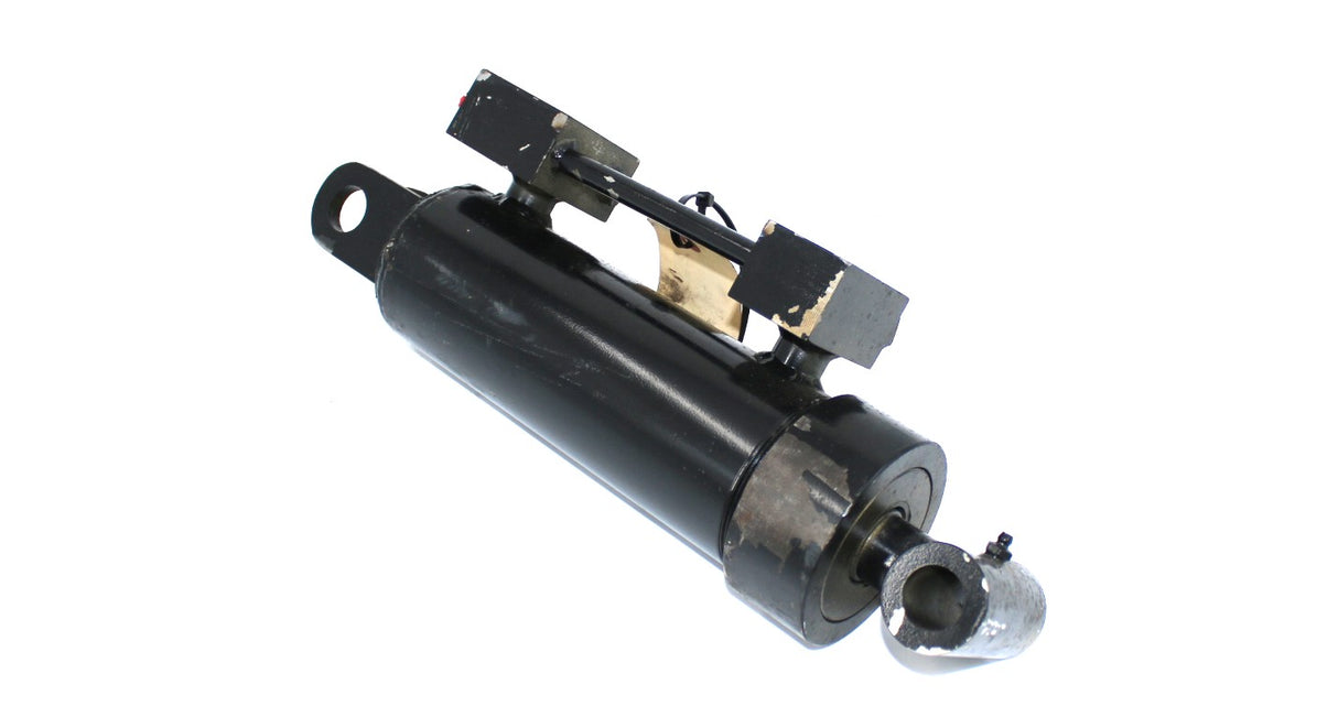 JLG ­-­ 1682727S ­-­ CYL AXLE LOCKOUT