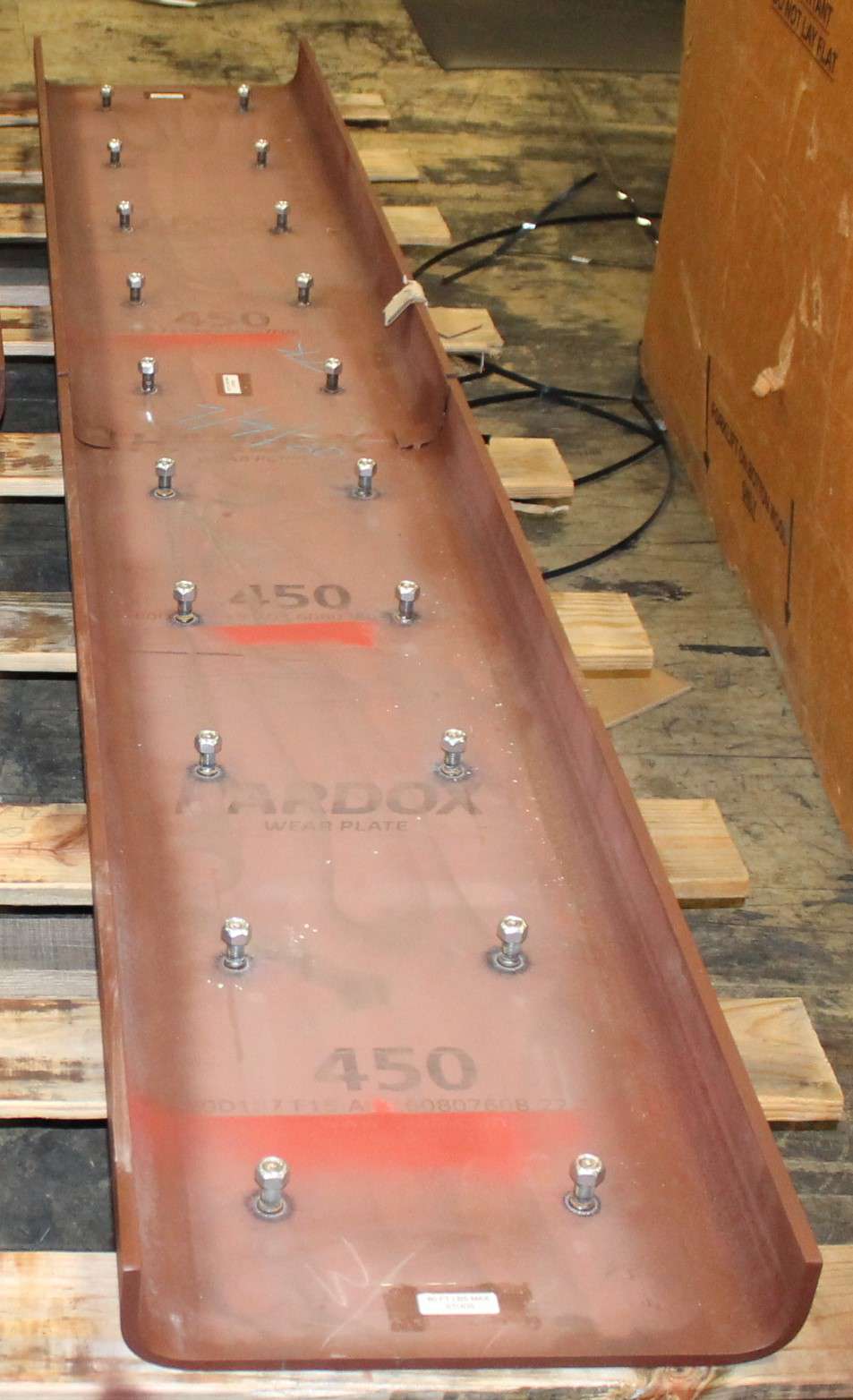 MVE MOHICAN VALLEY EQUIPMENT ­-­ 0970458411 ­-­ 10' SCREED PLATE FOR A STR 20' SCREED