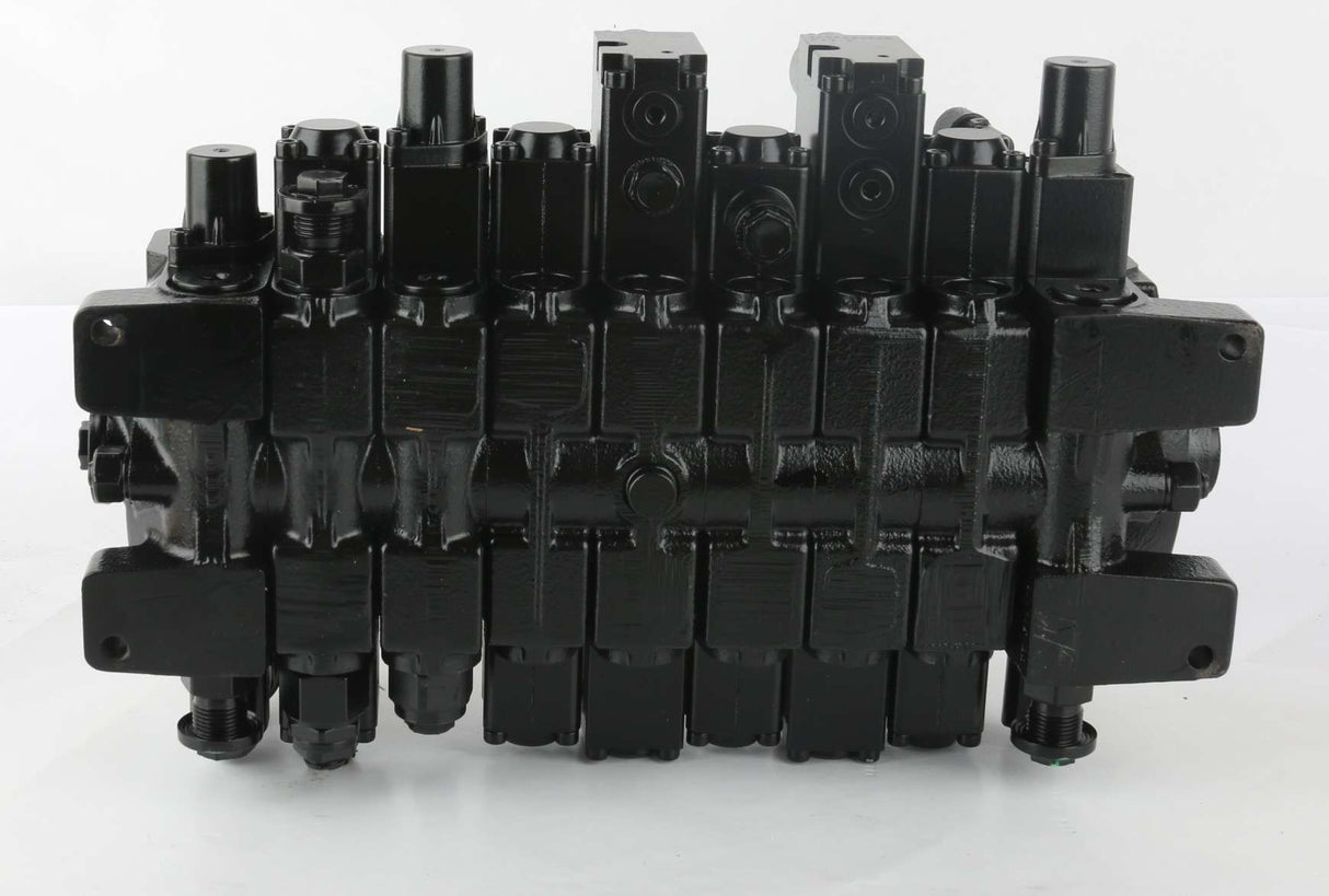 BOBCAT ­-­ 7029611 ­-­ VALVE CONTROL E19/E20 EH