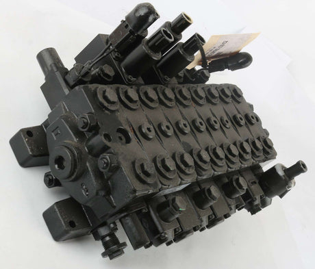 BOBCAT ­-­ 7029611 ­-­ VALVE CONTROL E19|E20 EH