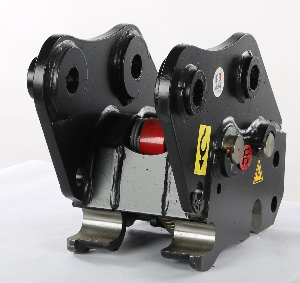 BOBCAT ­-­ 7317993 ­-­ COUPLER TRIGGER