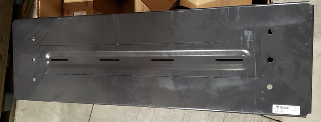 BOBCAT ­-­ 6729373 ­-­ SKID PLATE