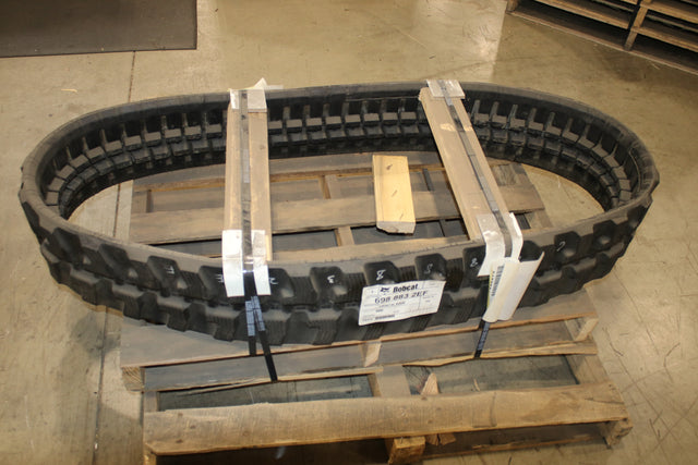 BOBCAT ­-­ 6988832EF ­-­ TRACK RUBBER (230X48X66) 9 IN MX