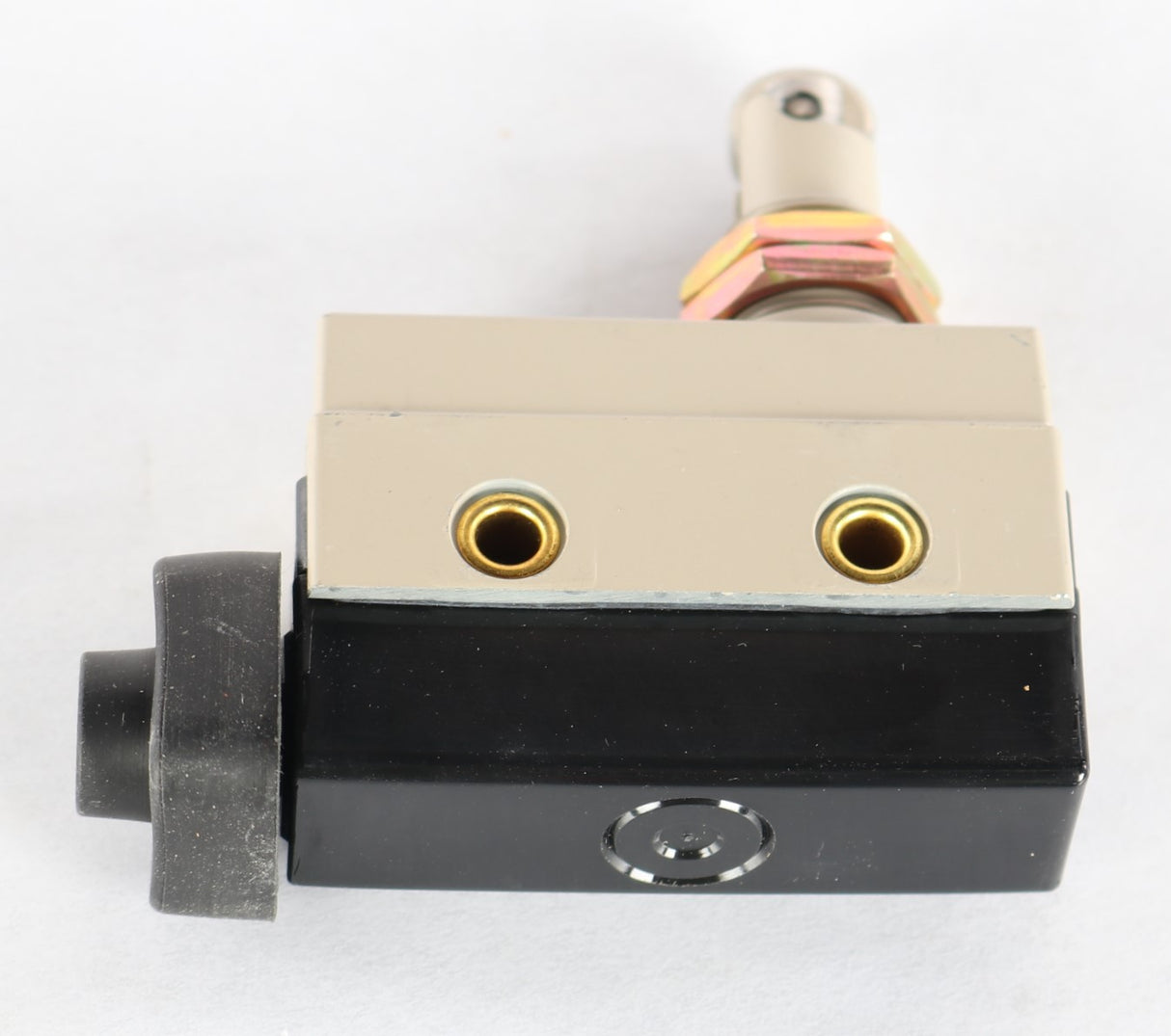 OMRON ­-­ ZC-Q2255 ­-­ LIMIT SWITCH - PANEL MOUNT ROLLER PLUNGER