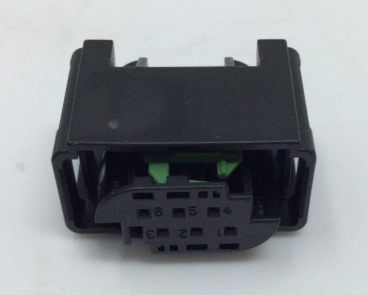 AMP INC  ­-­ 1-967616-1 ­-­ CONNECTOR HOUSING 6 POSITION