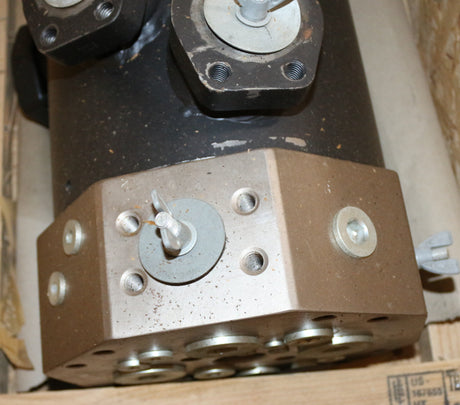 MANITOWOC GROVE ­-­ 6364002611 ­-­ SWIVAS-13HYD