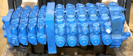 HYUNDAI ­-­ 31MQ-10111 ­-­ MAIN CONTROL VALVE ASSEMBLY