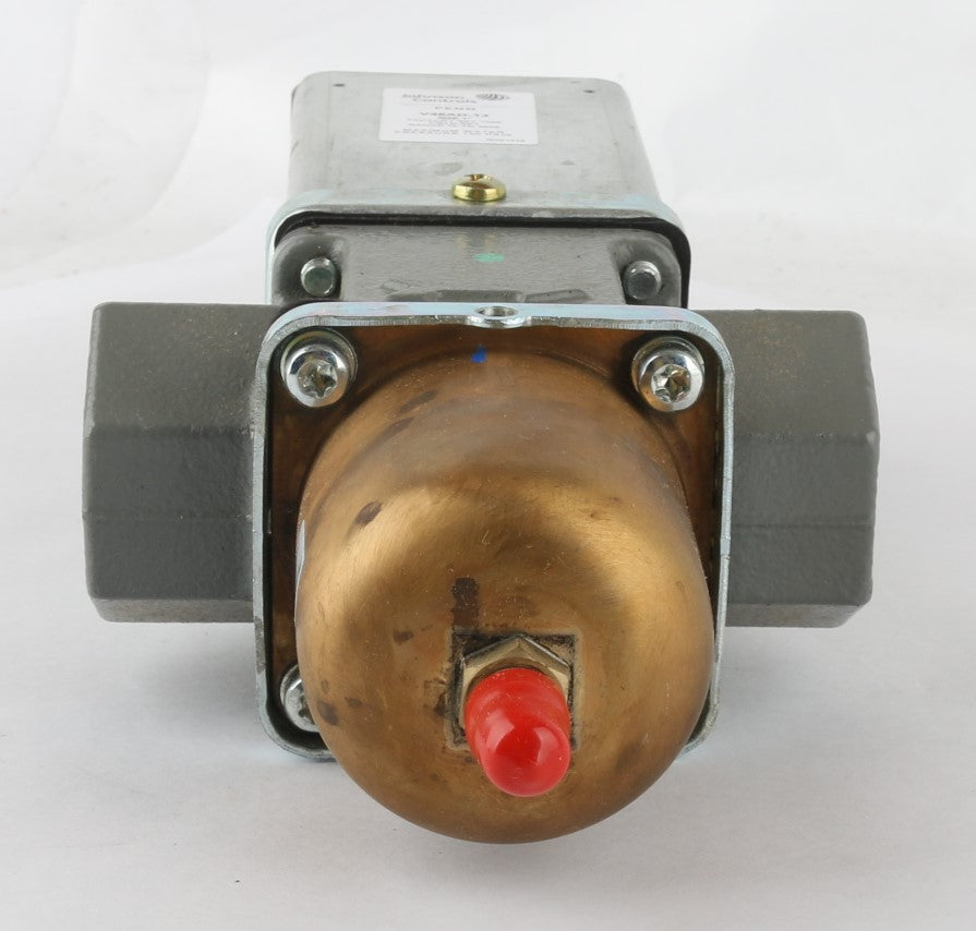 JOHNSON CONTROLS ­-­ V46AD-13C ­-­ WATER REGULATING VALVE