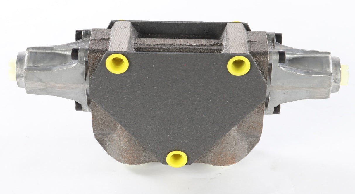 BOBCAT ­-­ 7029376 ­-­ SECTION VALVE