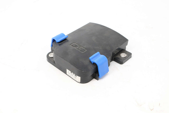 SCHWARZE ­-­ 68427 ­-­ FUSE HOLDER: 3 POS: PDM-AMI BOLT-IN