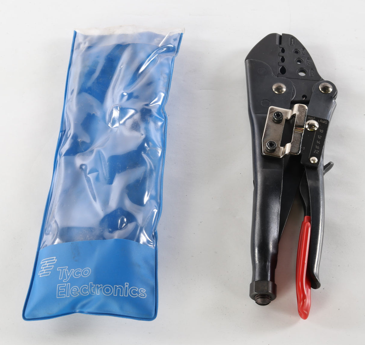AMP INC  ­-­ 825508-5 ­-­ AMPLIVERSAL CRIMPING TOOL WIRE SIZE RANGE .5-6MM