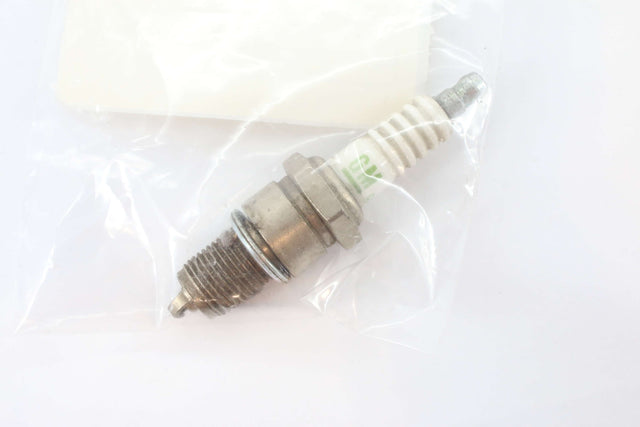 GM  ­-­ 93206675 ­-­ SPARK PLUG