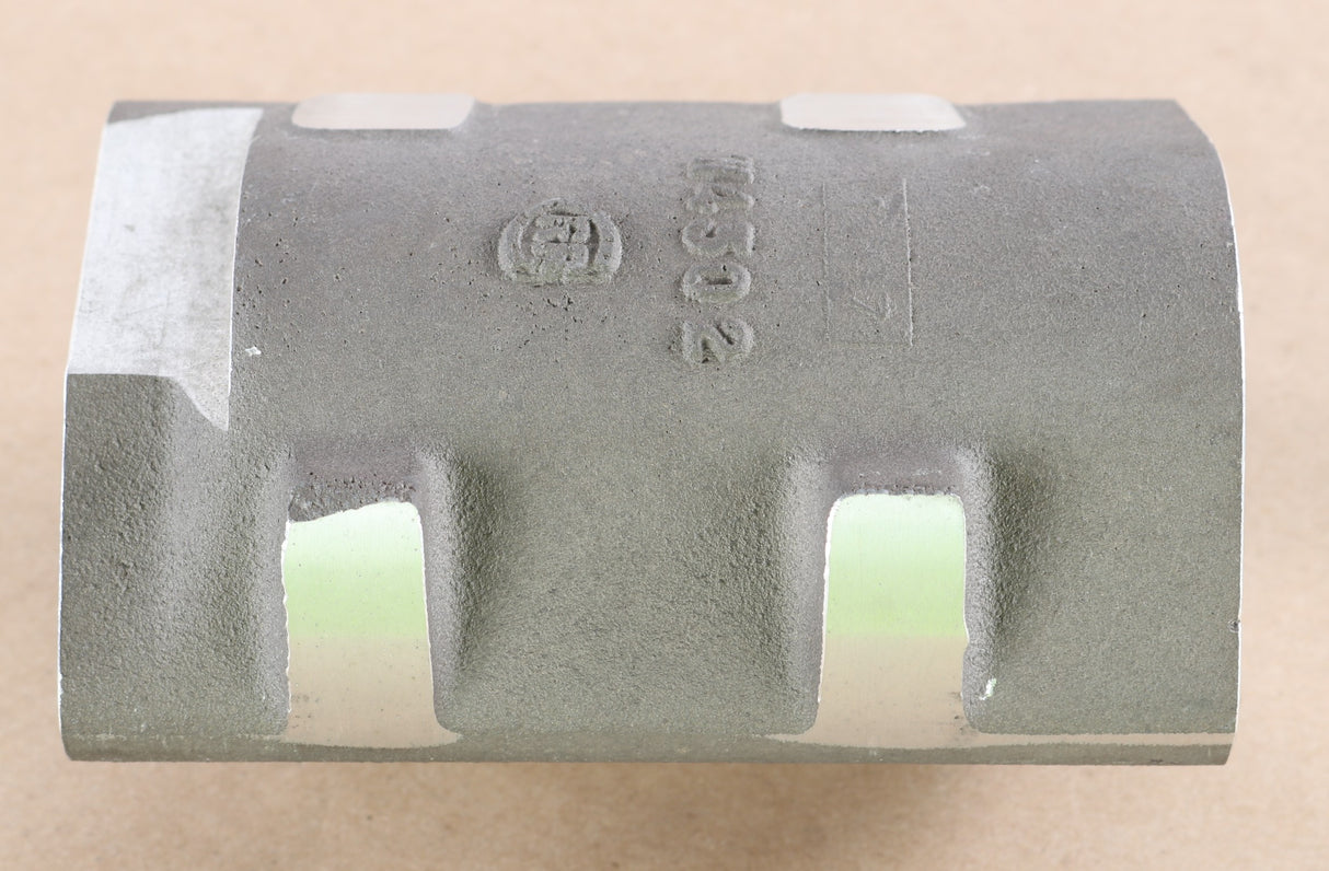 MANITOWOC GROVE ­-­ 02313435 ­-­ CYLINDERHOUSING