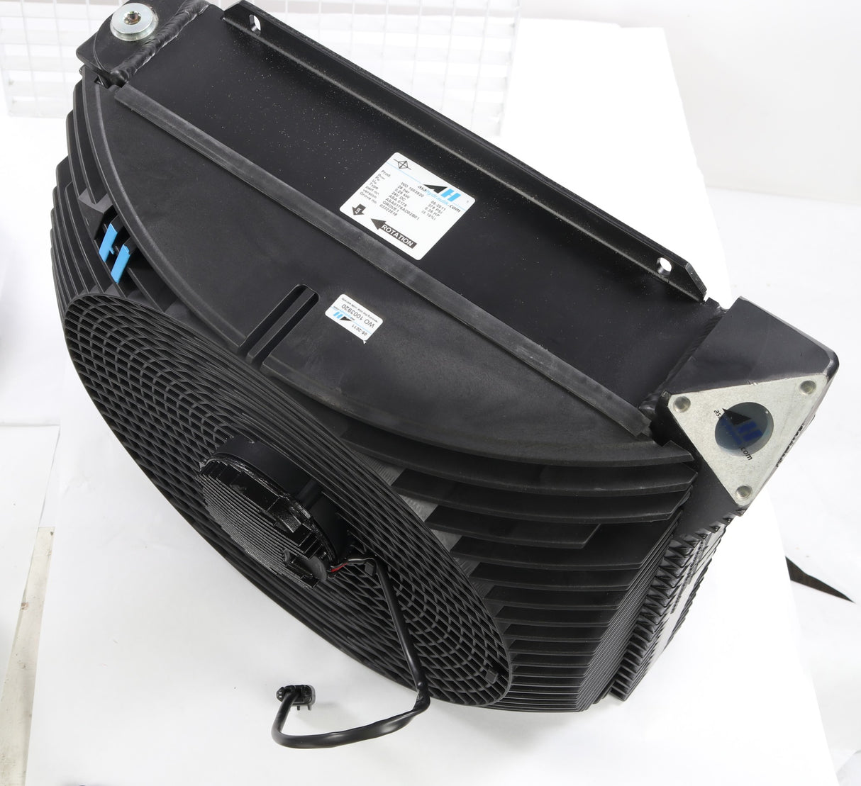 MANITOWOC GROVE ­-­ 03090746 ­-­ ADDITIONAL OIL COOLER
