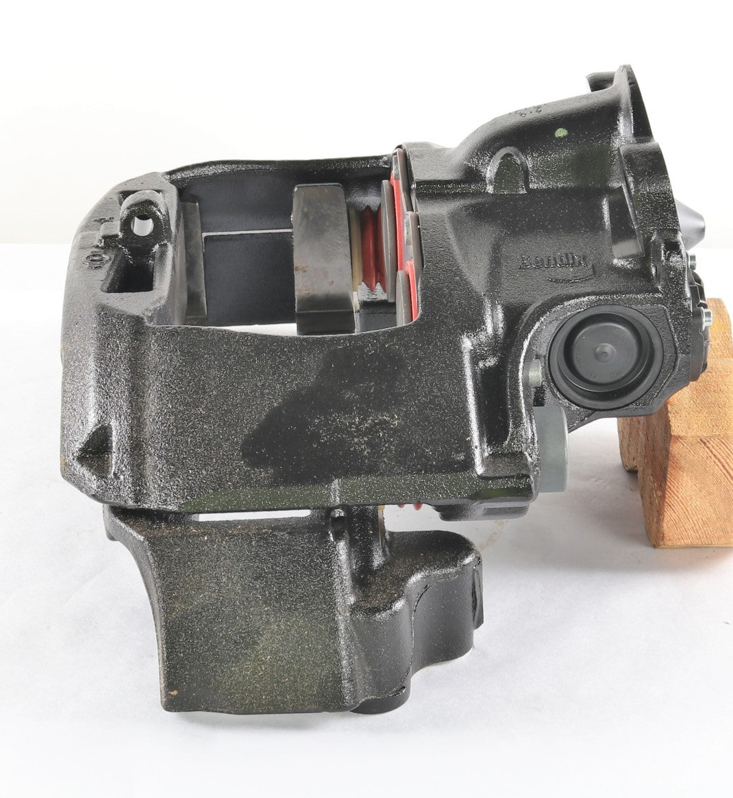 BENDIX ­-­ K147136X ­-­ BRAKE CALIPER: REMAN