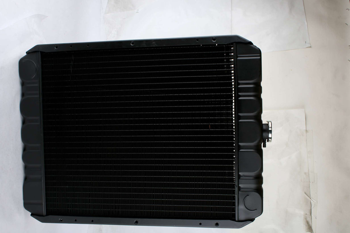 JOHN DEERE ­-­ RE64111 ­-­ RADIATOR