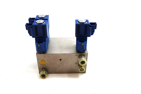 JLG ­-­ GN139463GT ­-­ MANIFOLD JIB