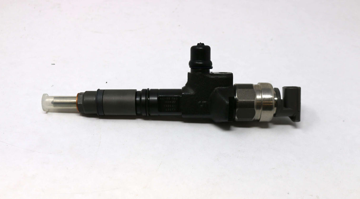 KUBOTA ­-­ 1J707-53051 ­-­ FUEL INJECTOR