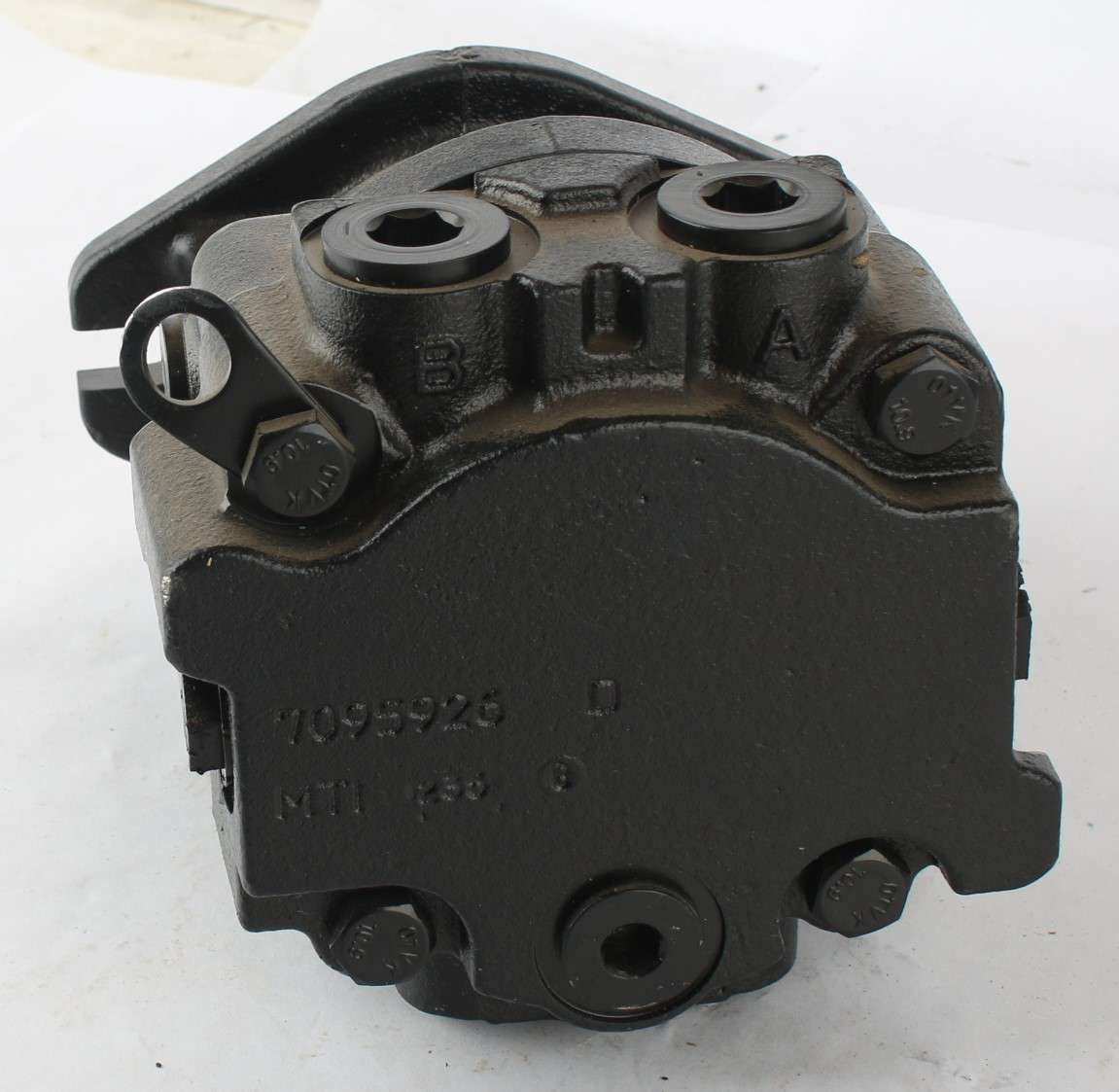 SUNDSTRAND ­-­ 4443100 ­-­ HYDRAULIC AXIAL PISTON MOTOR