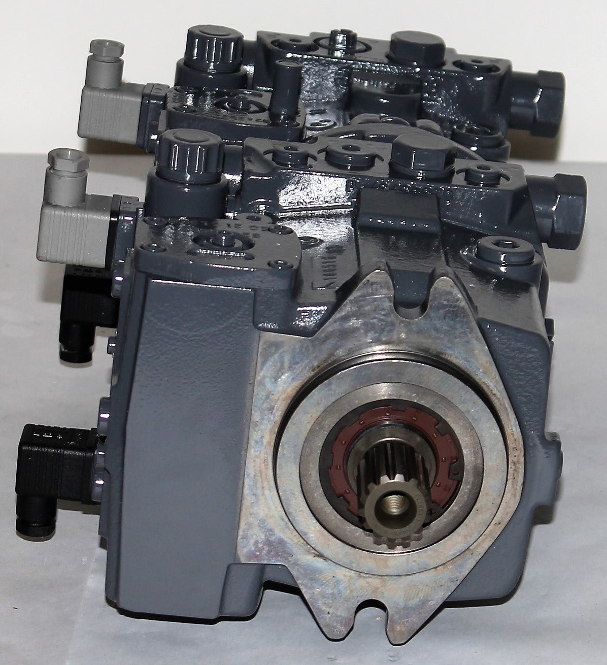 REXROTH ­-­ R902226173 ­-­ HYDRAULIC PUMP: TANDEM AXIAL PISTON