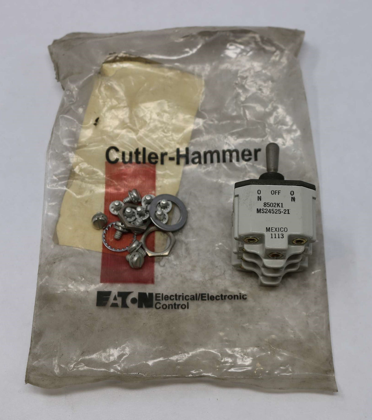 CUTLER HAMMER ­-­ 8502K1 ­-­ TOGGLE SWITCH: 4PDT ON-OFF-ON SEALED