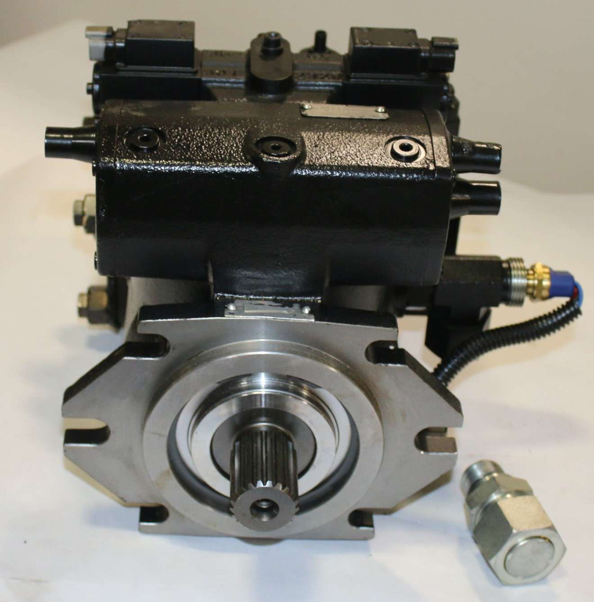 RAYCO ­-­ 807402RY ­-­ HYDRAULIC PUMP-CW 81CC F CTRL RG165T